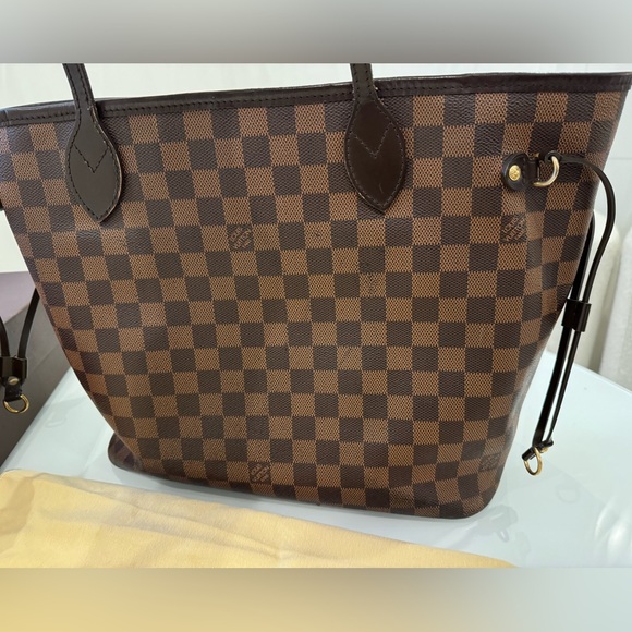 Louis Vuitton Neverfull MM tote in Damier Ebene canvas - Picture 4 of 12